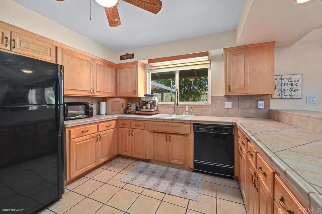 https://cdn.realtyfeed.com/cdn/127/306558080/8f9f63a51abe7572d847545ba4a6e198.webp