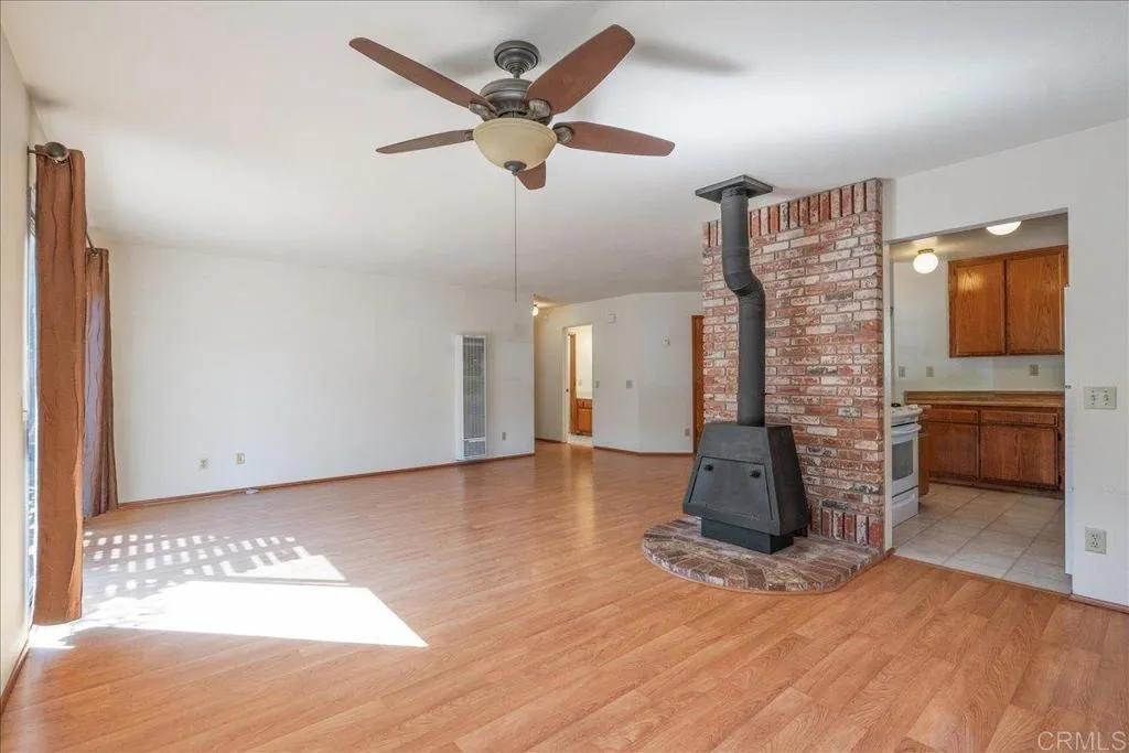 https://cdn.realtyfeed.com/cdn/127/306558084/7c64313d39f94a6699e6b65c140e5182.webp