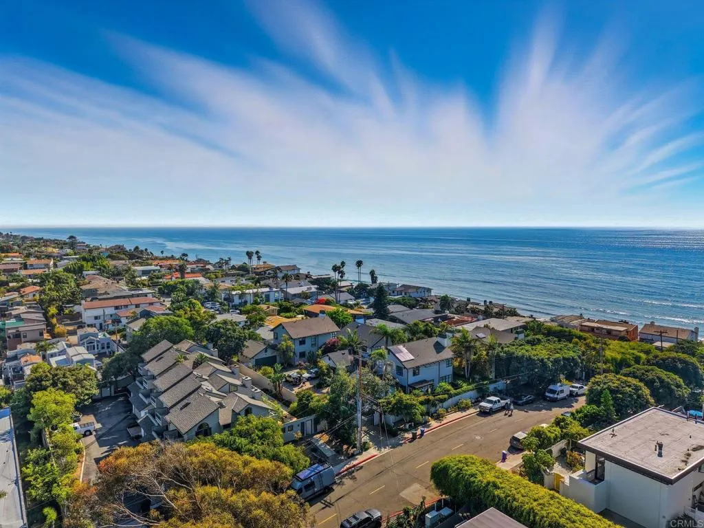 https://cdn.realtyfeed.com/cdn/127/306558090/0158f2068337e0f05172adef77a9ead9.webp