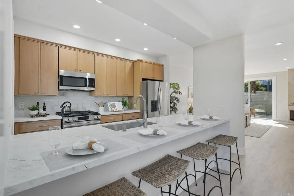 https://cdn.realtyfeed.com/cdn/127/306558090/4cf414cf9947eceecbb0183927ff9d92.webp