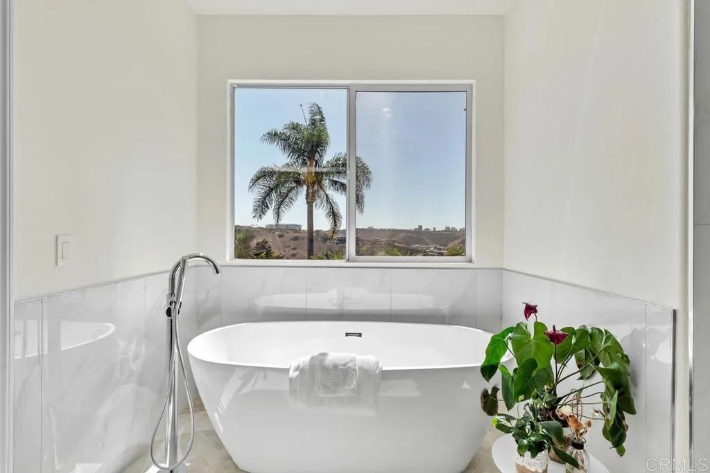 https://cdn.realtyfeed.com/cdn/127/306558242/38f981e7bca154a9402d52c8aef83a01.webp