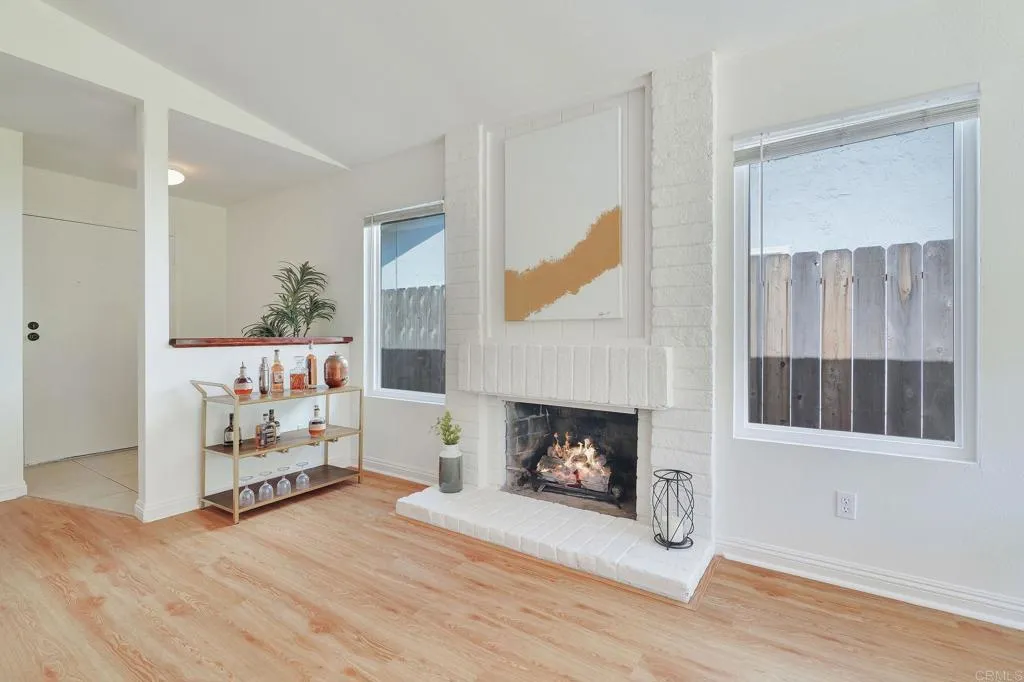 https://cdn.realtyfeed.com/cdn/127/306558260/18dbe1bec84eadee85f58d8d62a682e5.webp