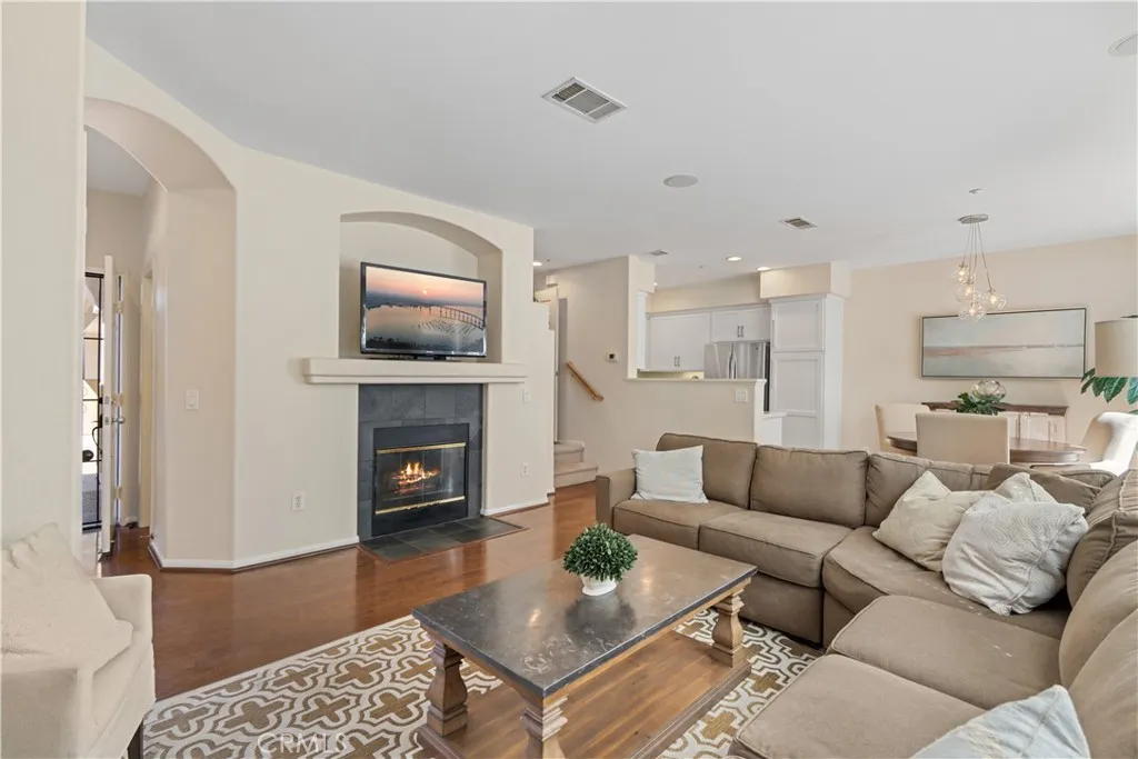 Photo #2: ND25229792 Listing 