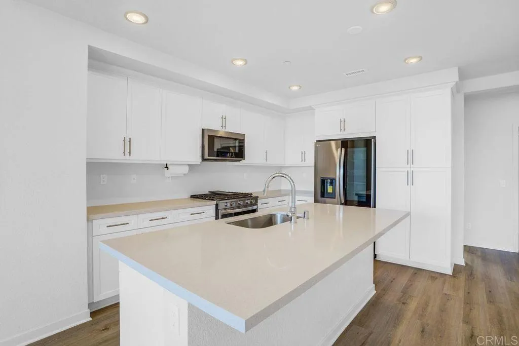 Photo #4: PTP2507551 Listing 