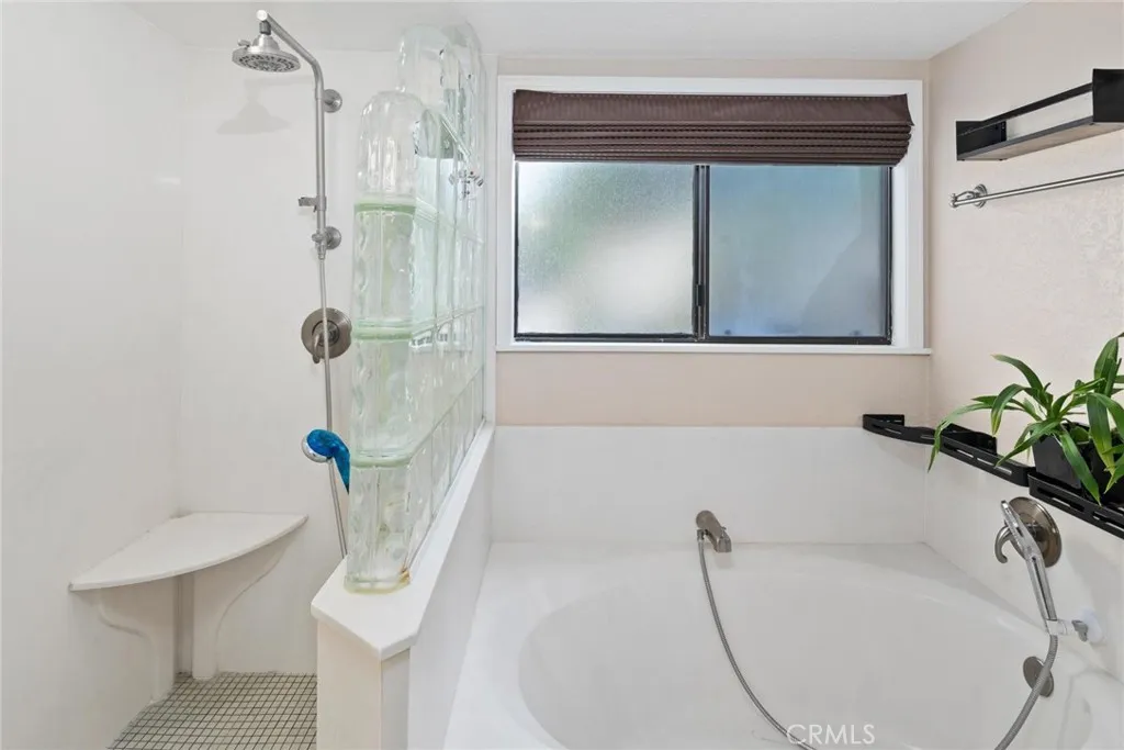 https://cdn.realtyfeed.com/cdn/127/306558353/bf68f2cc3cb27183af9d3f6e8ed4f99e.webp