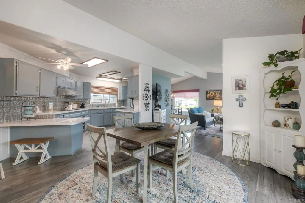 https://cdn.realtyfeed.com/cdn/127/306558388/78cfe0aee2aba7c6faa44dccc6fdca1b.webp