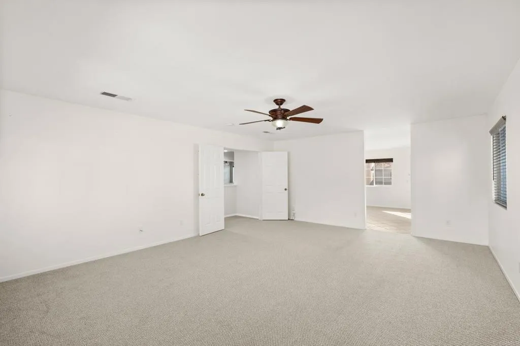 https://cdn.realtyfeed.com/cdn/127/306558406/2ccfdf430fed5cf90f50d6949b64ffa8.webp