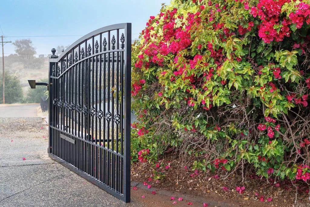 https://cdn.realtyfeed.com/cdn/127/306558477/0adefa0ee1fd5b15b492c87a7e0eae29.webp