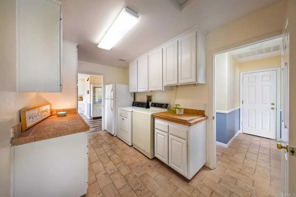 https://cdn.realtyfeed.com/cdn/127/306558477/f646d1c3dd9e78fd1d6c7fe7af7a4f87.webp