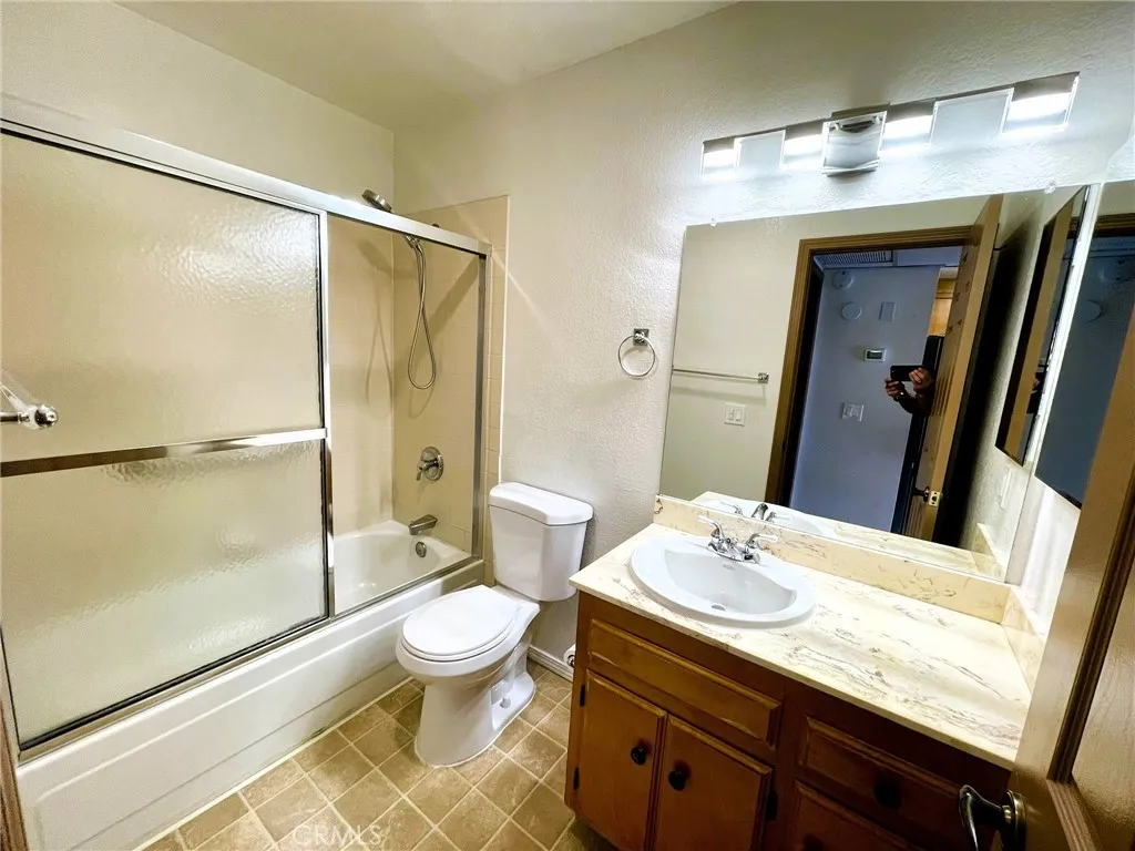 Photo #8: ND25232124 Listing: Photo #8