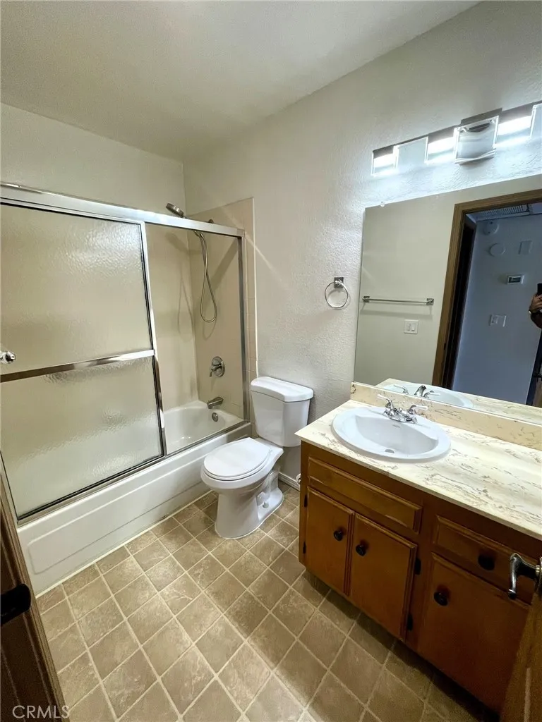 Photo #9: ND25232124 Listing: Photo #9