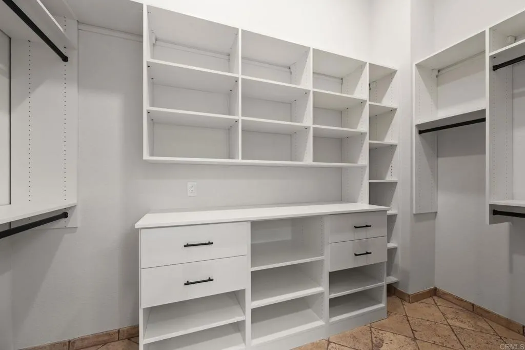 https://cdn.realtyfeed.com/cdn/127/306558549/805abeb9e0320f7d0eed1d45feb82af9.webp