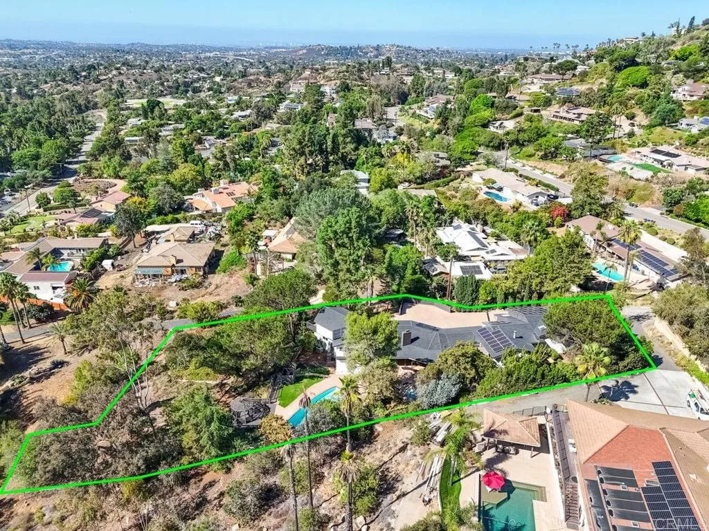 https://cdn.realtyfeed.com/cdn/127/306558549/dec8d9ee8a1ba5bd0c86c45b0f194213.webp