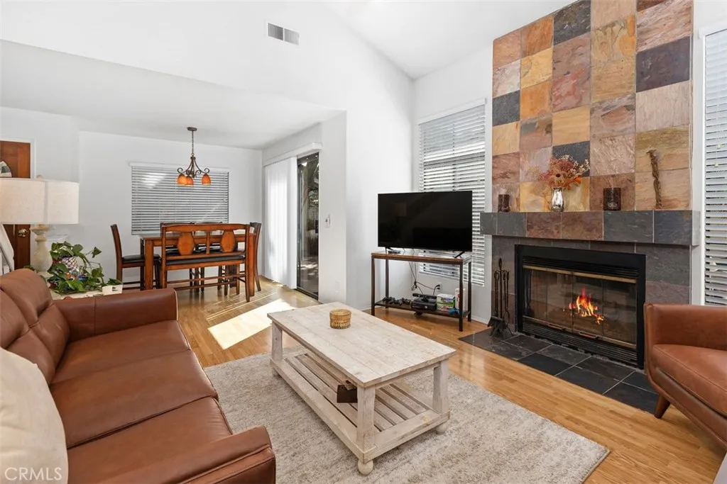 https://cdn.realtyfeed.com/cdn/127/306558579/4a5939507152ec76142600e42bcd6542.webp