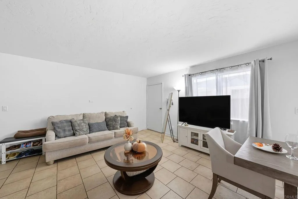 https://cdn.realtyfeed.com/cdn/127/306558581/8d1419b0309d5d5b9f70371a8110527f.webp
