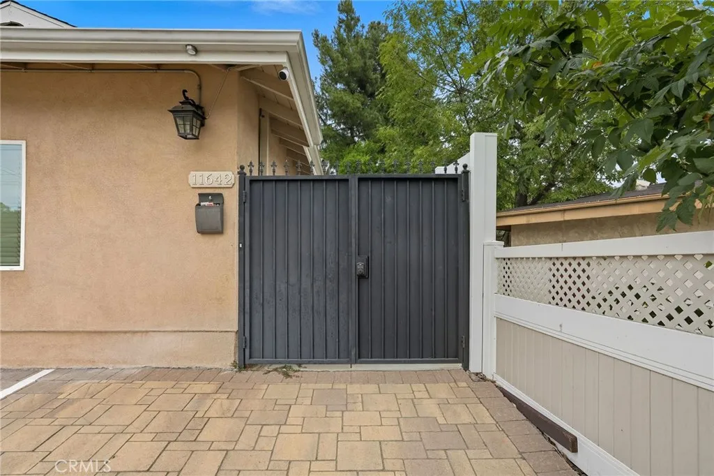 11642 Gothic Avenue, Granada Hills, CA 91344 - Photo 4 of 27, Granada Hills, CA