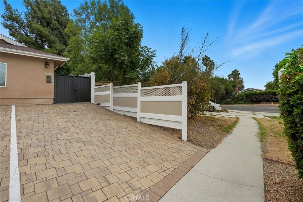 11642 Gothic Avenue, Granada Hills, CA 91344 - Photo 3 of 27, Granada Hills, CA