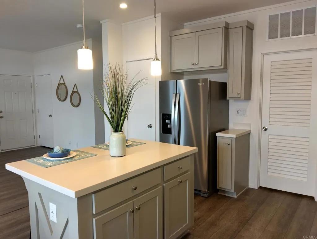 https://cdn.realtyfeed.com/cdn/127/306558614/d15d592a3232f7dc372cf0bd11ff205d.webp