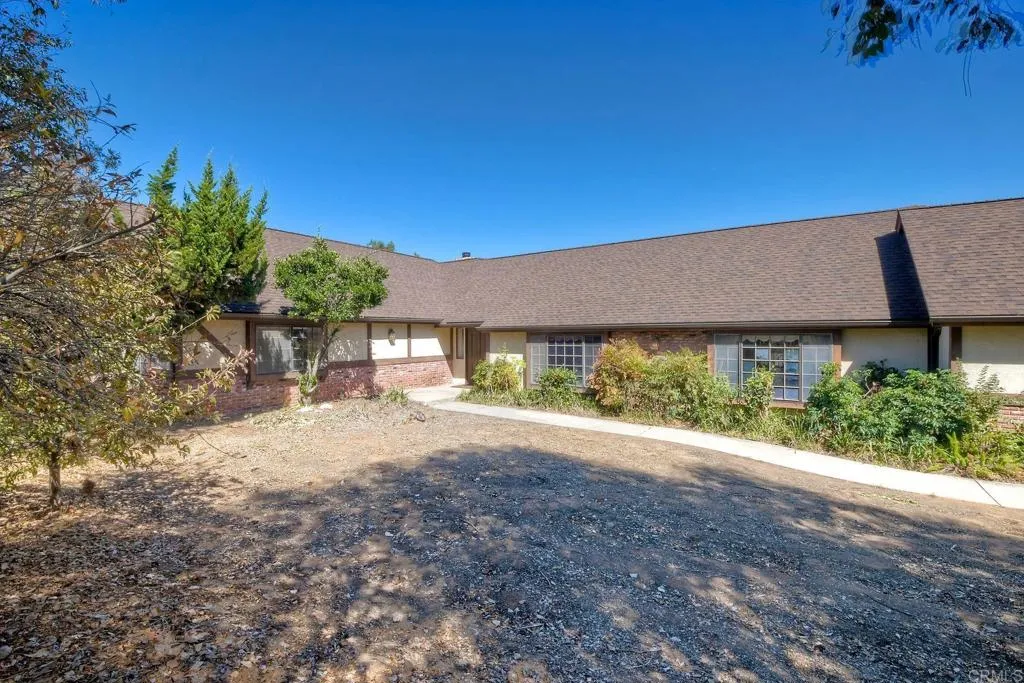 https://cdn.realtyfeed.com/cdn/127/306558620/450ec8019ad7c5f44a9f03795dbb537c.webp