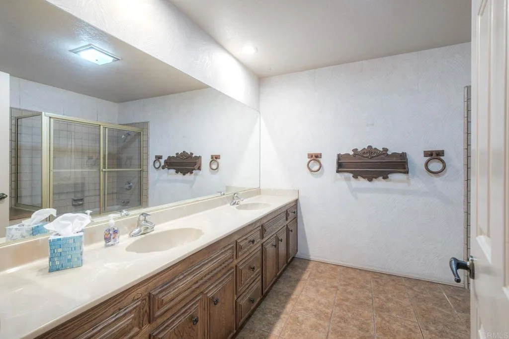 https://cdn.realtyfeed.com/cdn/127/306558620/9ba890d48ec8ea5c89468a6f361cc1c0.webp