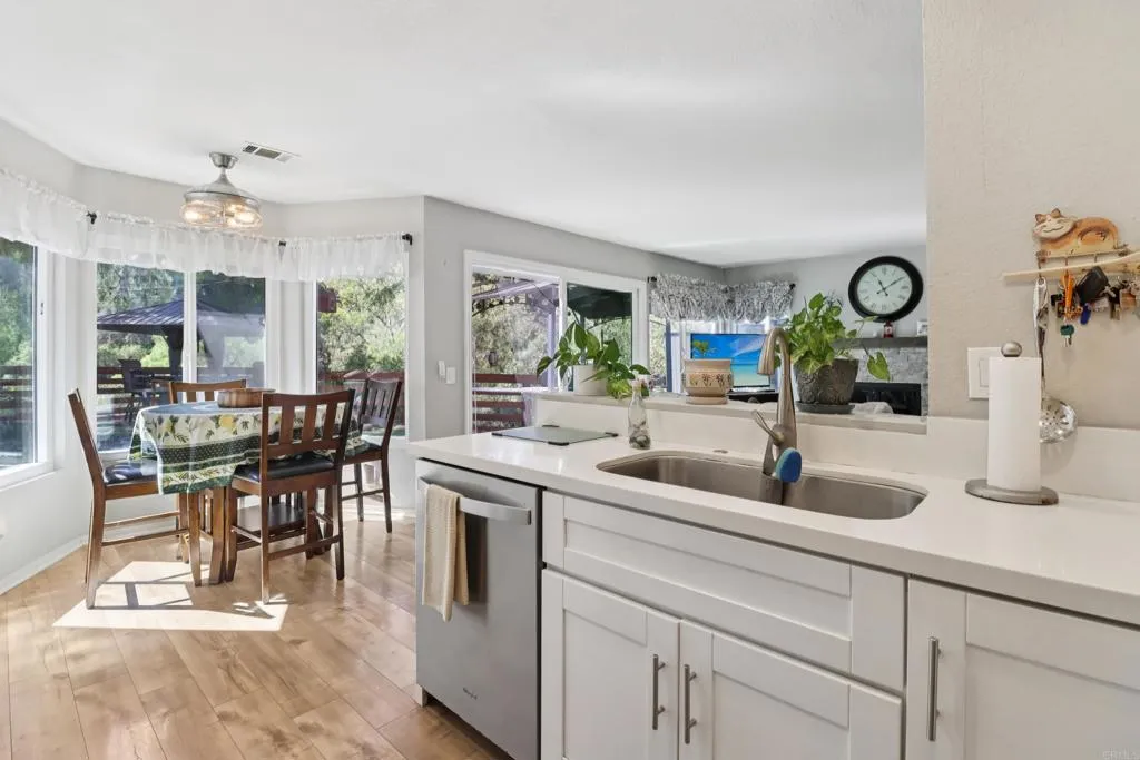 https://cdn.realtyfeed.com/cdn/127/306558633/27f1f1b67d1fa75f2768d734dfe0a932.webp