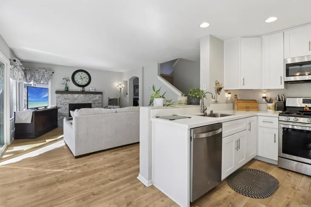 https://cdn.realtyfeed.com/cdn/127/306558633/d33be6c93c298e515e760643513d835f.webp