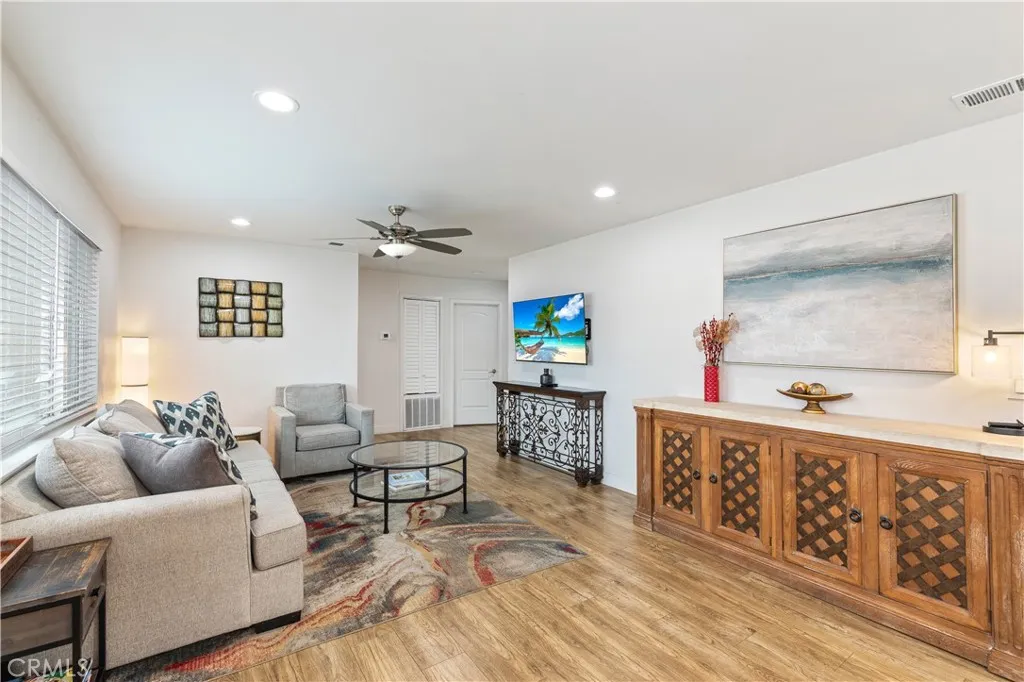 https://cdn.realtyfeed.com/cdn/127/306558735/c6c971bf16674cee493b196a4b2a06b8.webp
