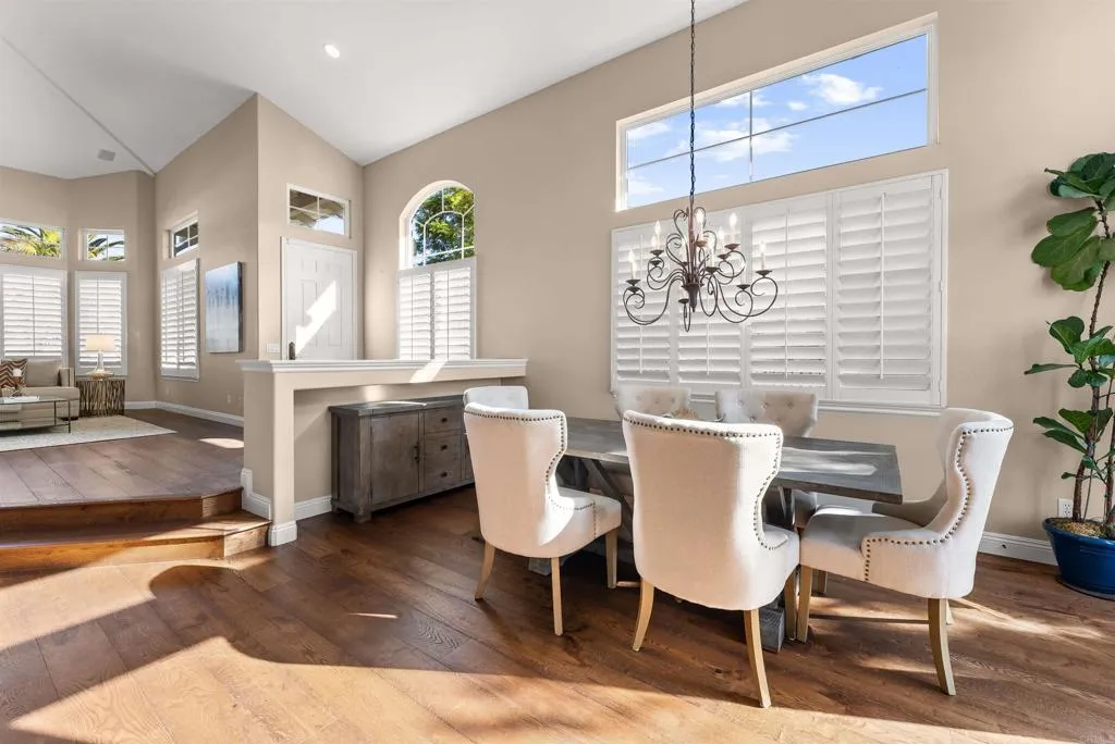 https://cdn.realtyfeed.com/cdn/127/306558737/38c3c7bb36c278d7d7d396ced092a3d2.webp