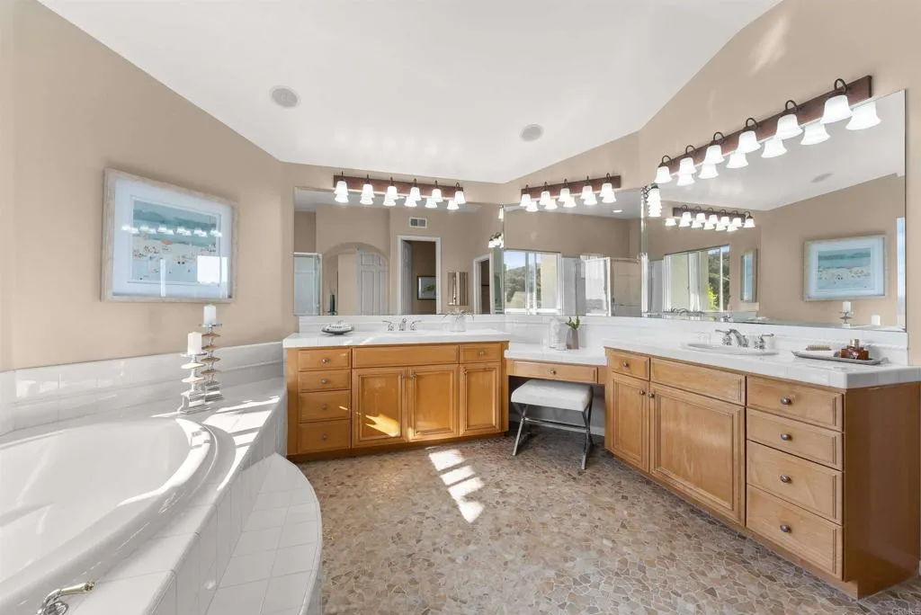 https://cdn.realtyfeed.com/cdn/127/306558737/7a145351a1119c67132df5f5e6b19328.webp