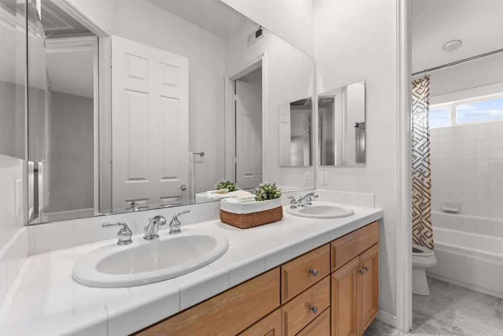 https://cdn.realtyfeed.com/cdn/127/306558737/f6b9cbb35971bb80419e8e97fe73c637.webp