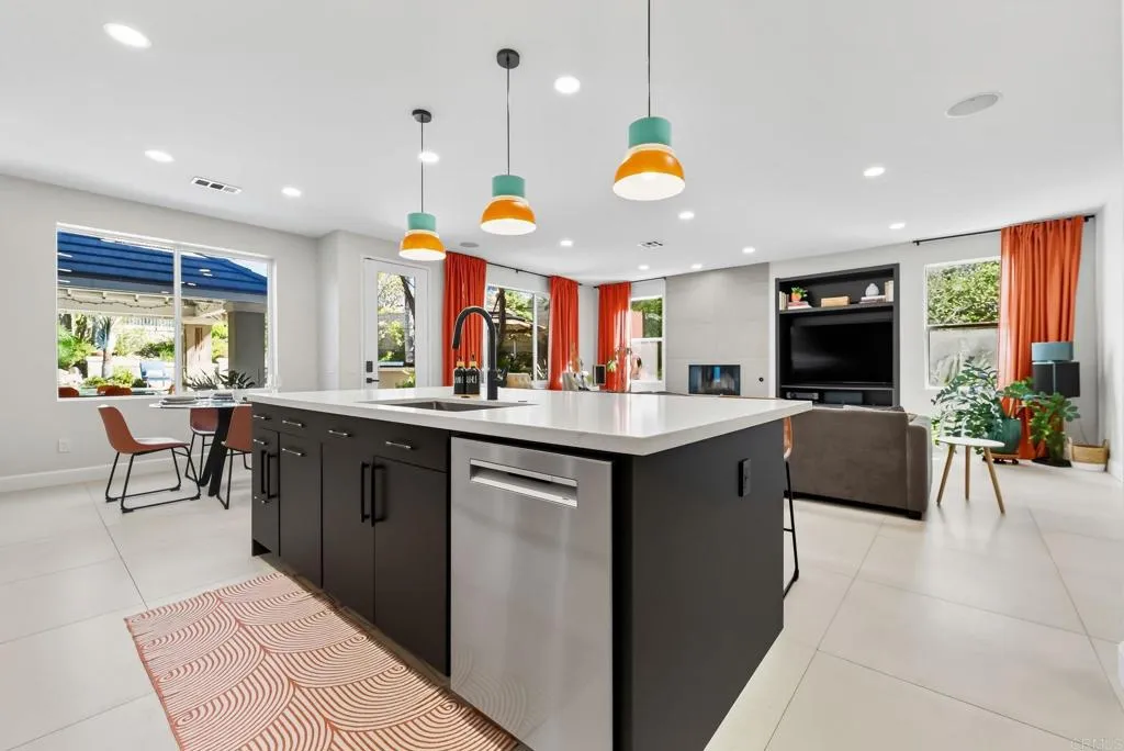 https://cdn.realtyfeed.com/cdn/127/306558919/0b79a893cfe67da11f21118ad3938184.webp
