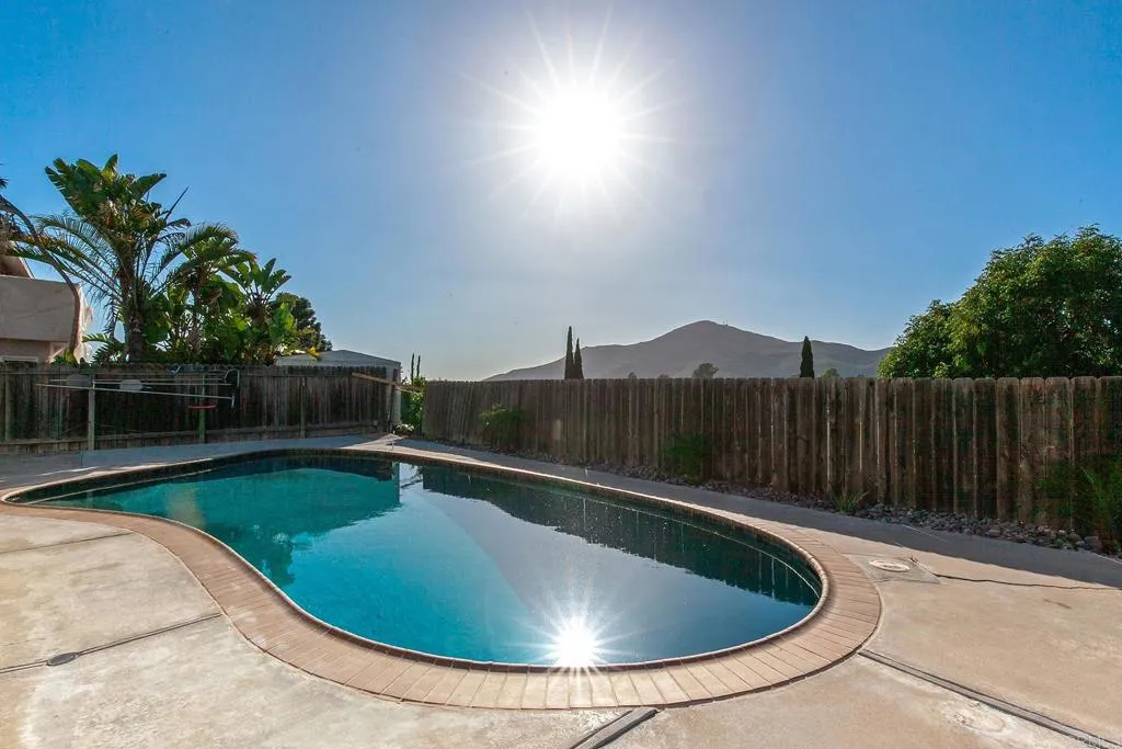 https://cdn.realtyfeed.com/cdn/127/306558976/65f83d7a8c140270cf36651559a33aaa.webp