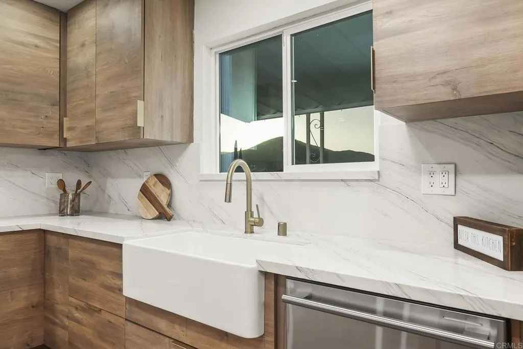 https://cdn.realtyfeed.com/cdn/127/306558976/8712f3b55f9a1fa9f50173717c7075c2.webp