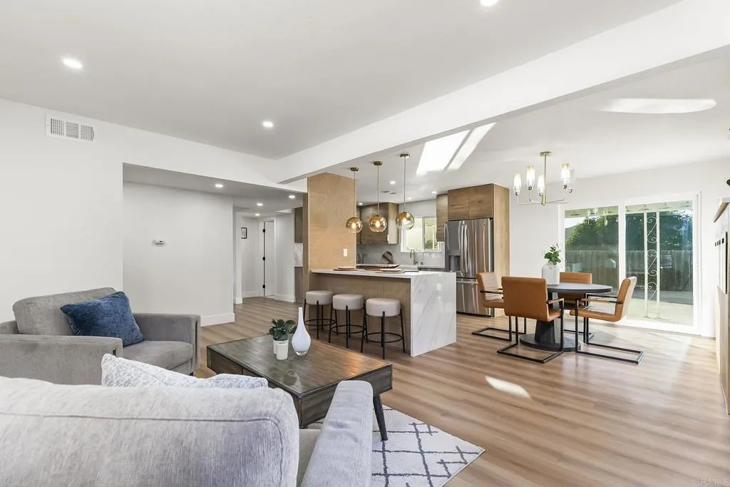 https://cdn.realtyfeed.com/cdn/127/306558976/dba05ea4e0bbec0b06aca68284b79888.webp