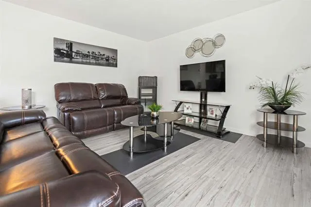 https://cdn.realtyfeed.com/cdn/127/306558996/b4235a4250cba1f362d09208f0f9ff2a.webp