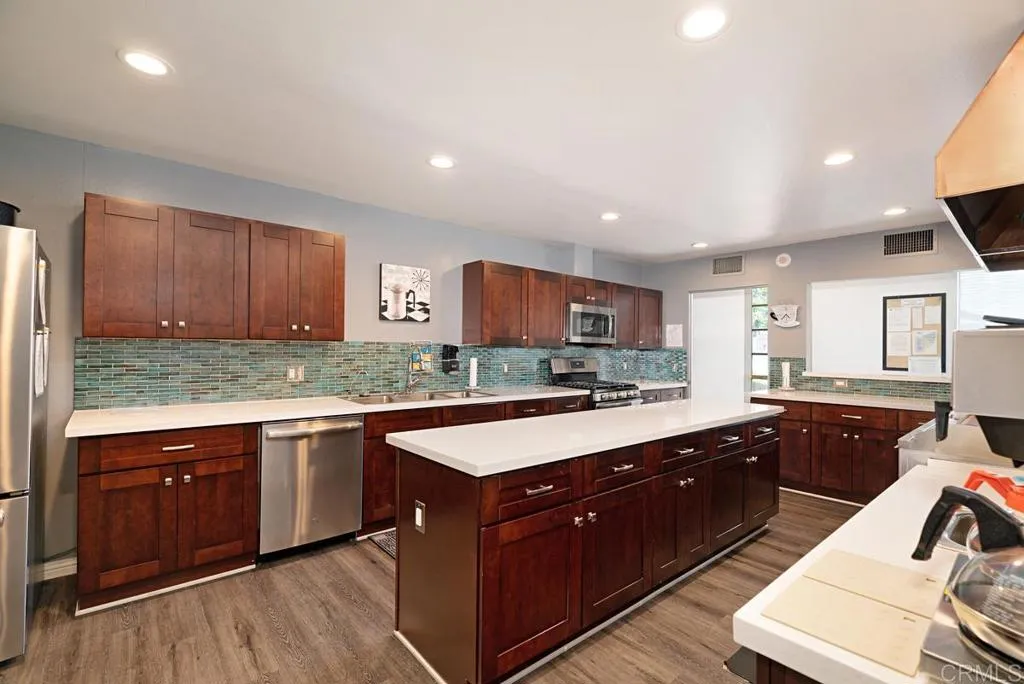 https://cdn.realtyfeed.com/cdn/127/306559197/a977a8ead4479a43f48fba4be070a6cf.webp