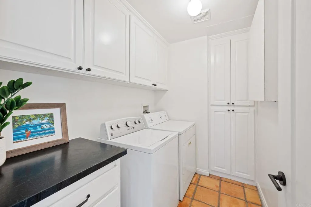 https://cdn.realtyfeed.com/cdn/127/306559220/0e3a1ede1f76a796ab24f99c83d59832.webp