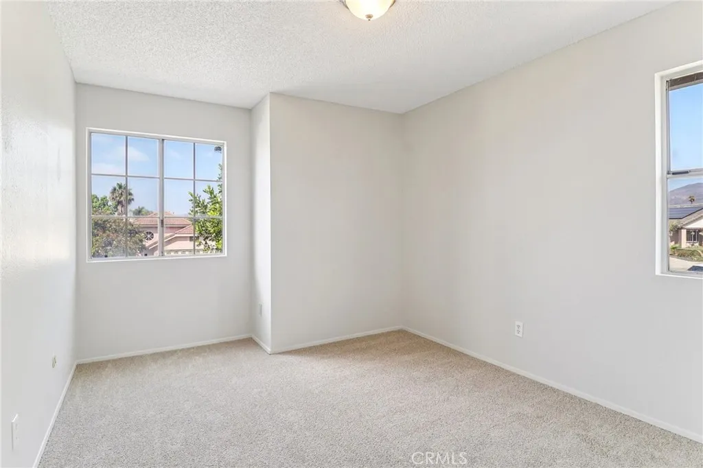 https://cdn.realtyfeed.com/cdn/127/306559232/8511a33d553d9fabf70300dc1d18f8f0.webp