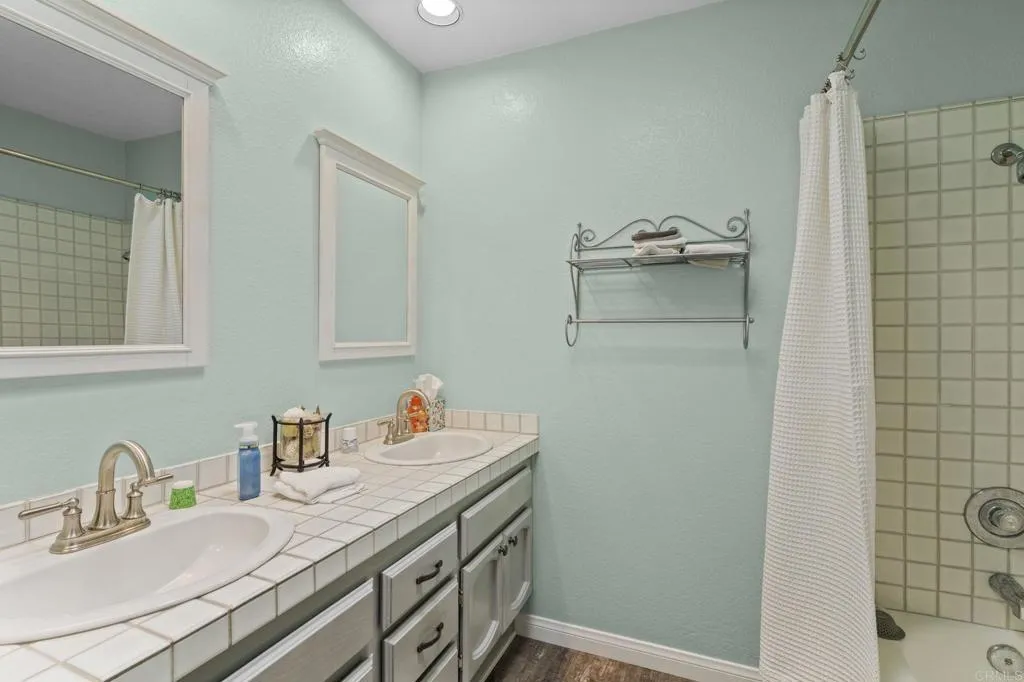 https://cdn.realtyfeed.com/cdn/127/306559264/4a34dfad5fe60a447f6c4005e88b62a7.webp