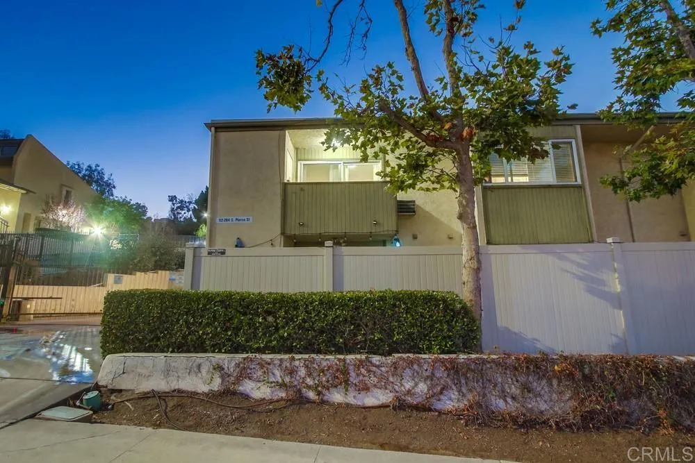https://cdn.realtyfeed.com/cdn/127/306559349/8fcbc5c2ed15268b1773b217c59e1bd3.webp