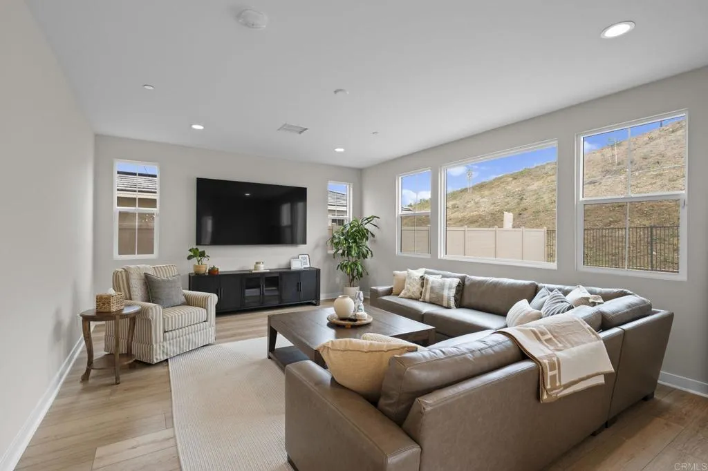 https://cdn.realtyfeed.com/cdn/127/306559407/3a90a50d19def3fae55fbcd5d6e56200.webp