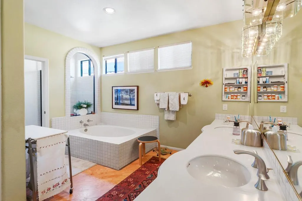 https://cdn.realtyfeed.com/cdn/127/306559441/5ee6cdb199d0ca5725e83dc0e7808034.webp