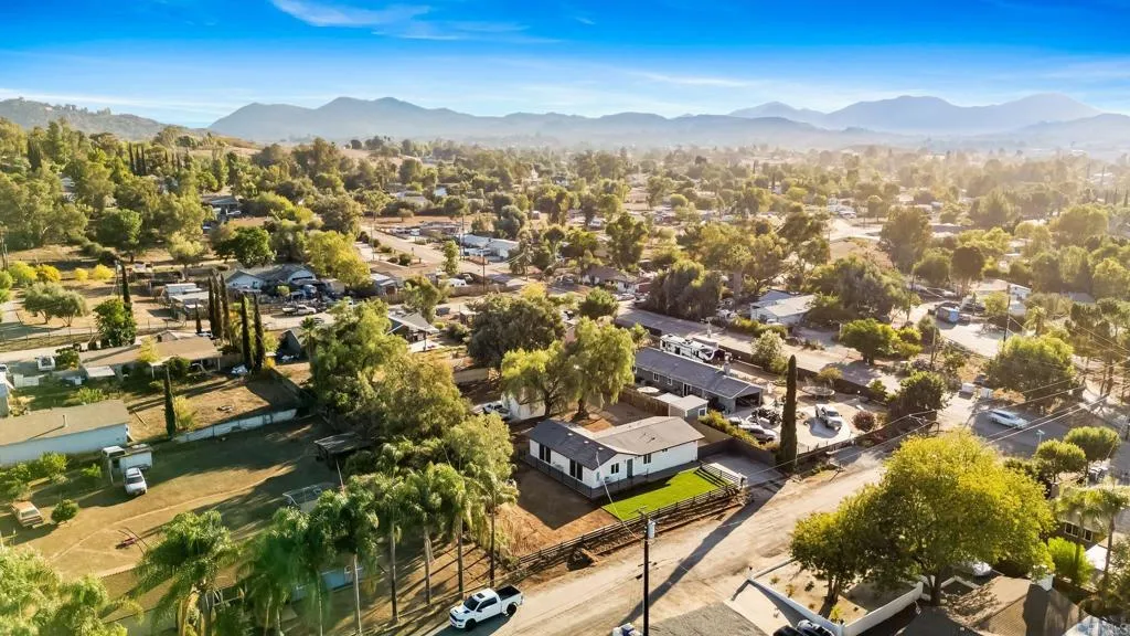 https://cdn.realtyfeed.com/cdn/127/306559472/0da9e16e8e57909e8ffe8ea0278c1e69.webp
