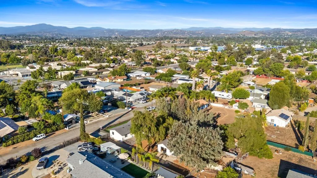 https://cdn.realtyfeed.com/cdn/127/306559472/2688657a8fd1b34dafa632d3c94c5f74.webp
