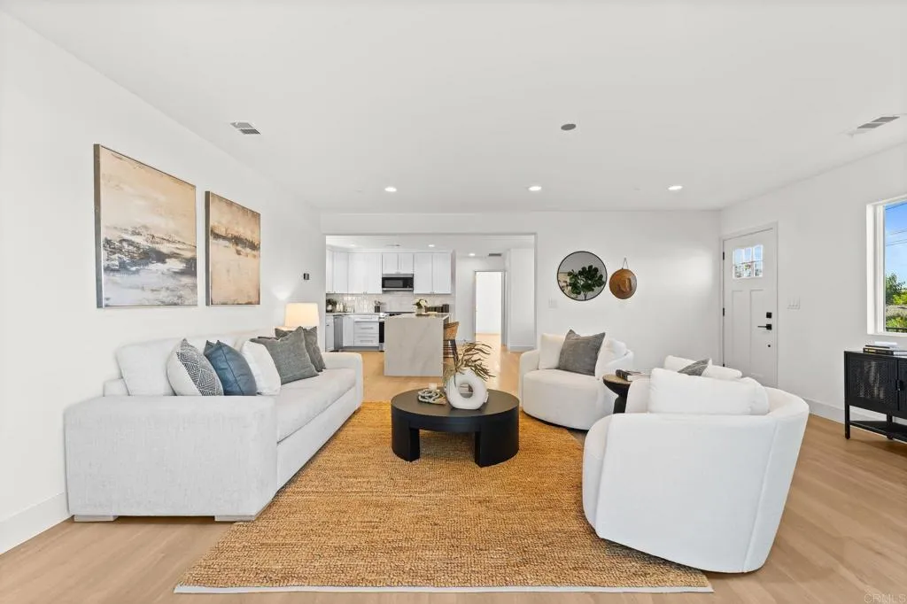 https://cdn.realtyfeed.com/cdn/127/306559472/41c1b95cf7c84bc2a6e35a6263495dd4.webp