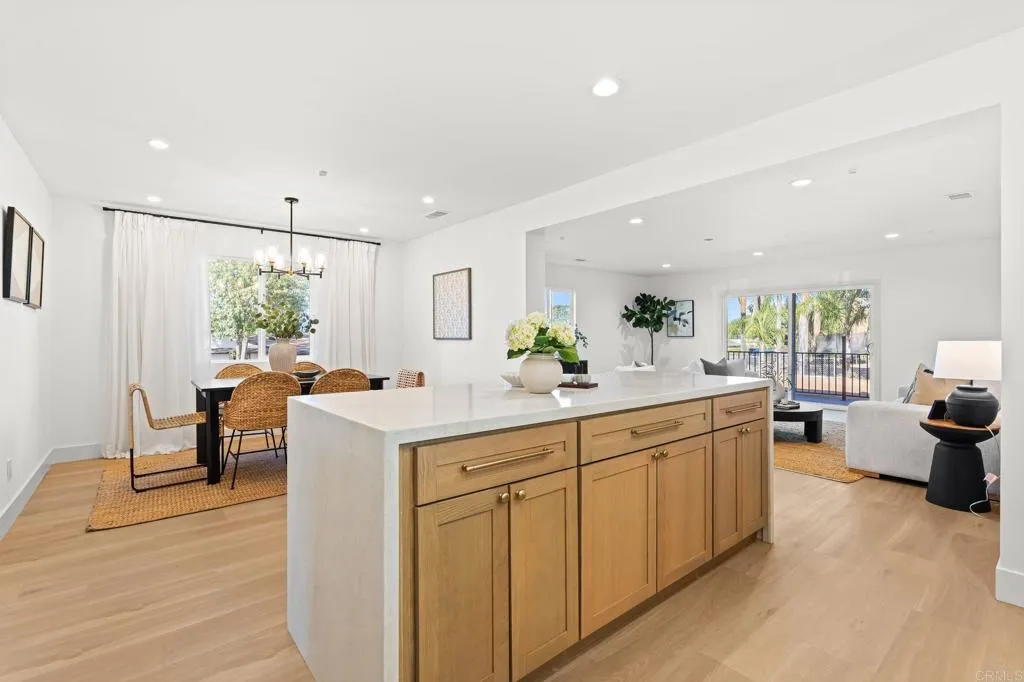 https://cdn.realtyfeed.com/cdn/127/306559472/69bc338e53eae702b4f0d503e018dfe8.webp