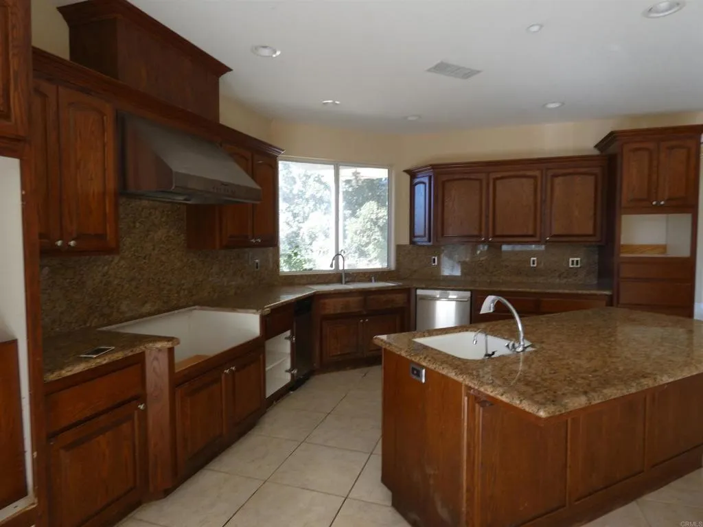 https://cdn.realtyfeed.com/cdn/127/306559475/89364d17bf52ca37f1340507b45ab8c2.webp