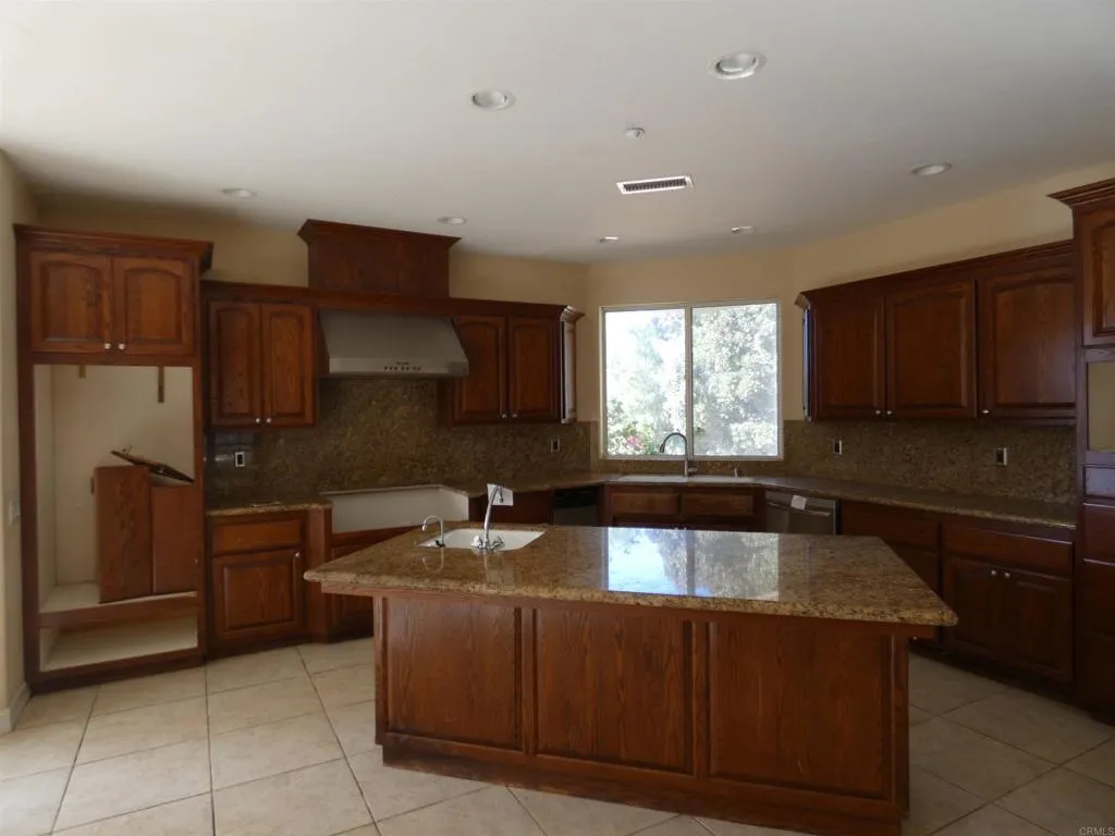 https://cdn.realtyfeed.com/cdn/127/306559475/c40dbe26497c007930d84ec60d30c03d.webp