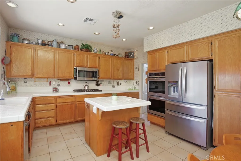 https://cdn.realtyfeed.com/cdn/127/306559532/626eed2f304449984052f162756cf57a.webp