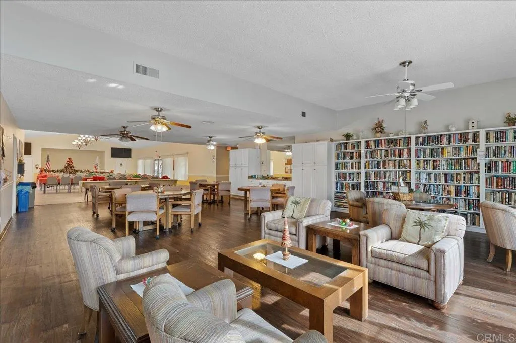 https://cdn.realtyfeed.com/cdn/127/306559607/f3ee016a9f285646e6d8d964d99ee9ea.webp